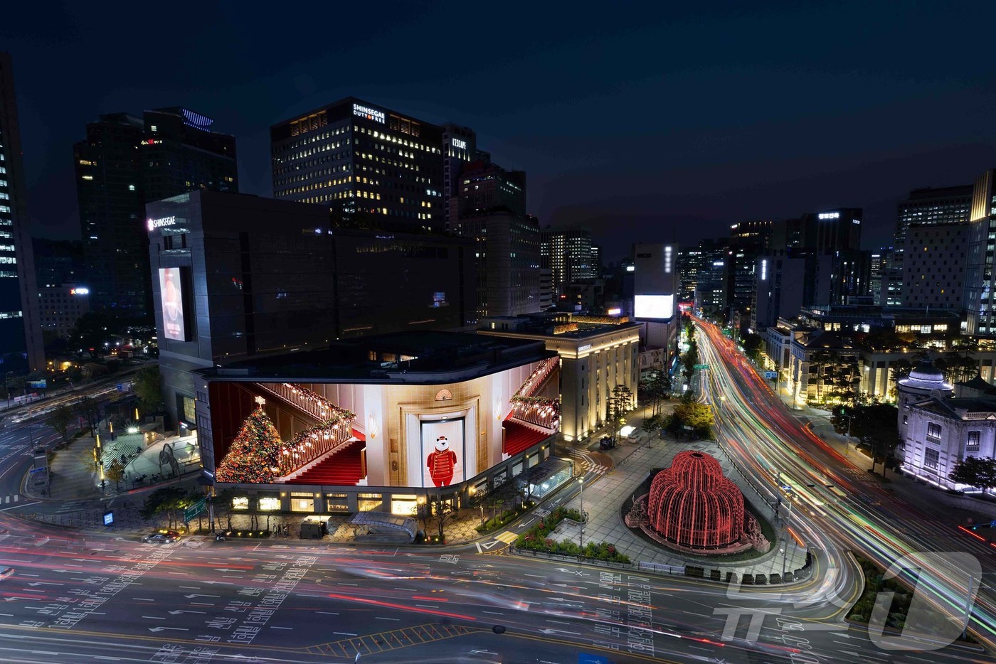 (서울=뉴스1) = 신세계백화점이 오는 31일 신세계백화점 본점 본관 앞에서 중구청 주관 새해를 알리는 카운트다운 행사인 ‘2026 카운트다운 쇼 라이트 나우(LIGHT NOW)’ …