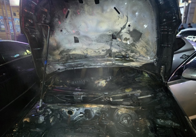 서산 시내 도로서 주행 중 승용차에 불…차량 전소