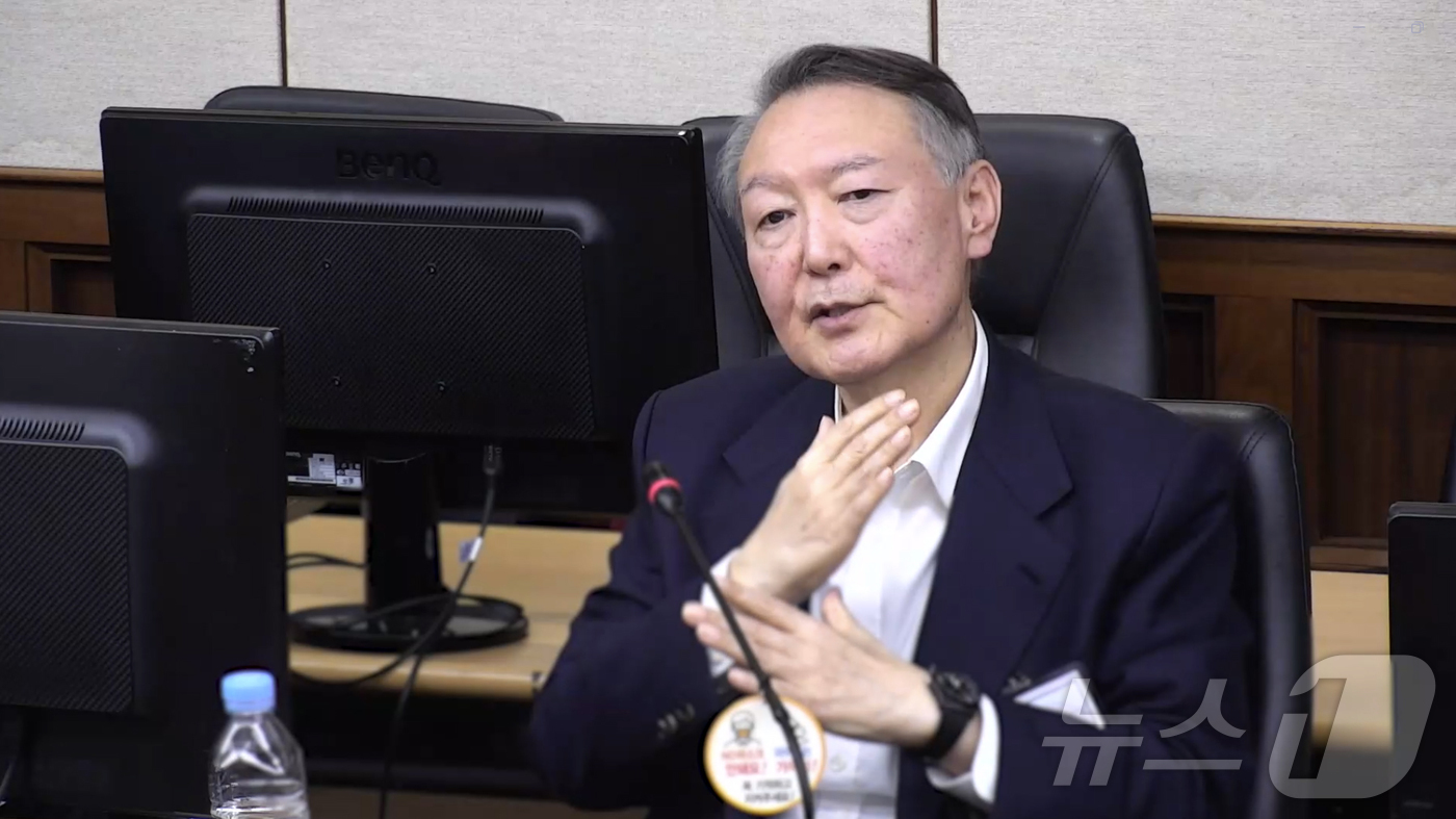 (서울=뉴스1) = 고위공직자범죄수사처(공수처) 체포영장 집행 방해 및 국무위원 심의권 침해로 재판에 넘겨진 윤석열 전 대통령이 26일 서울 서초구 중앙지방법원에서 열린 1심 결심 …