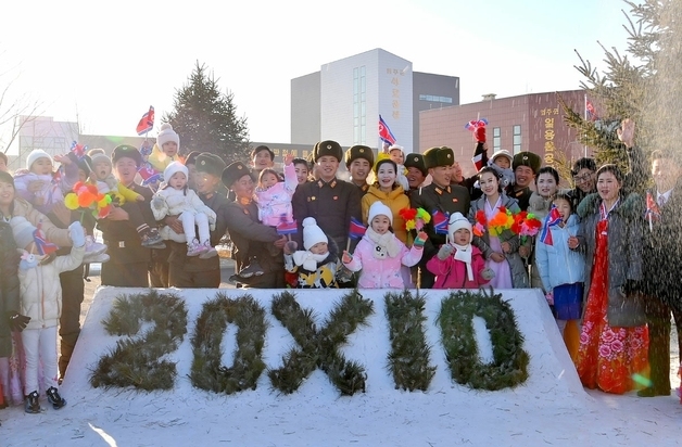 김정은, 푸틴에게 새해 축전…'헌법 제정 53주년' 맞아 준법기풍 강조 [데일리 북한]