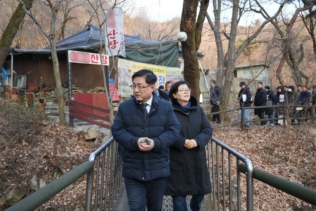 한파 속 북한산 불법시설 계도나선 기후장관