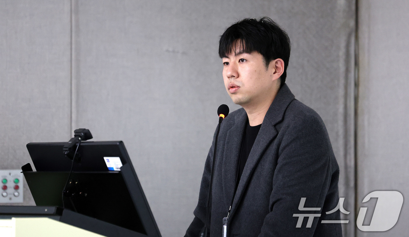 (서울=뉴스1) 박지혜 기자 = 송보근 대한전공의협의회 수련이사가 27일 서울 서초구 가톨릭대학교 성의교정 성의회관에서 열린 대한전공의협의회-보건복지부 정책 간담회에서 발제하고 있 …