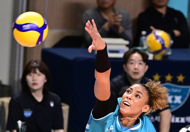 '실바 45점' GS칼텍스, 풀세트 끝 흥국생명 4연승 저지(종합)