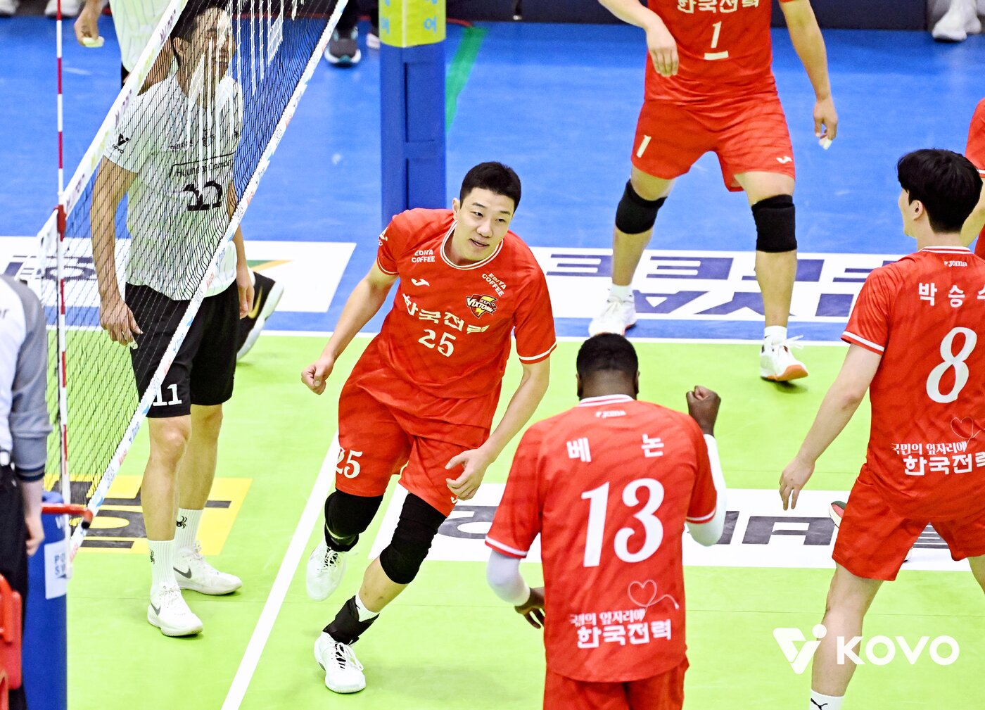 본문 이미지 - 한국전력 신영석(25번). (KOVO 제공)