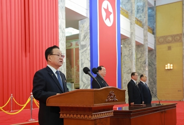 北 공식서열 2위 최룡해, 박정천·리병철 등 원로 퇴진…세대교체(종합)