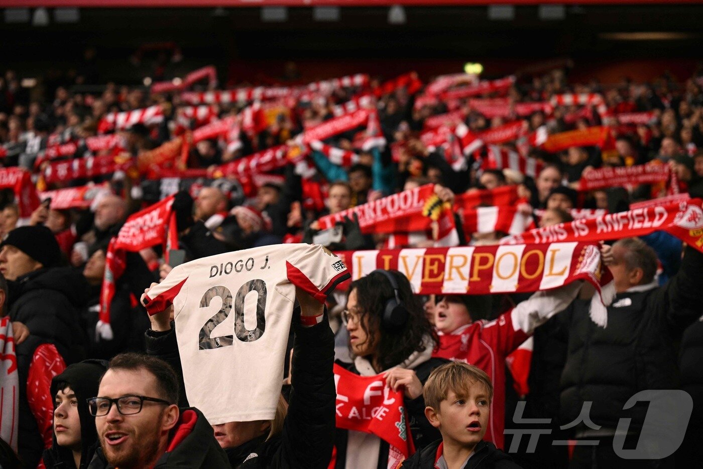 본문 이미지 - 조타를 추모하는 팬들ⓒ AFP=뉴스1