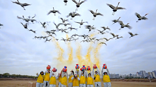 에쓰오일, 두루미 담은 AI 영상으로 생태보전 메시지 전한다