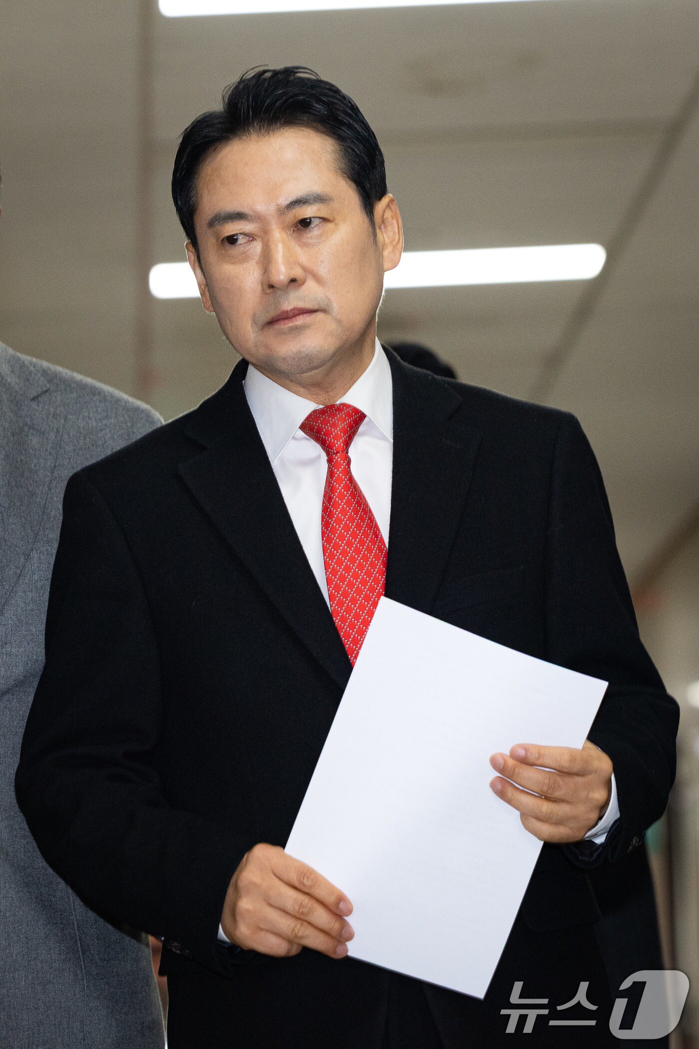 본문 이미지 - 장동혁 국민의힘 대표가 28일 서울 여의도 국회에서 열린 현안 기자간담회에 참석하고 있다. 2025.12.28/뉴스1 ⓒ News1 유승관 기자