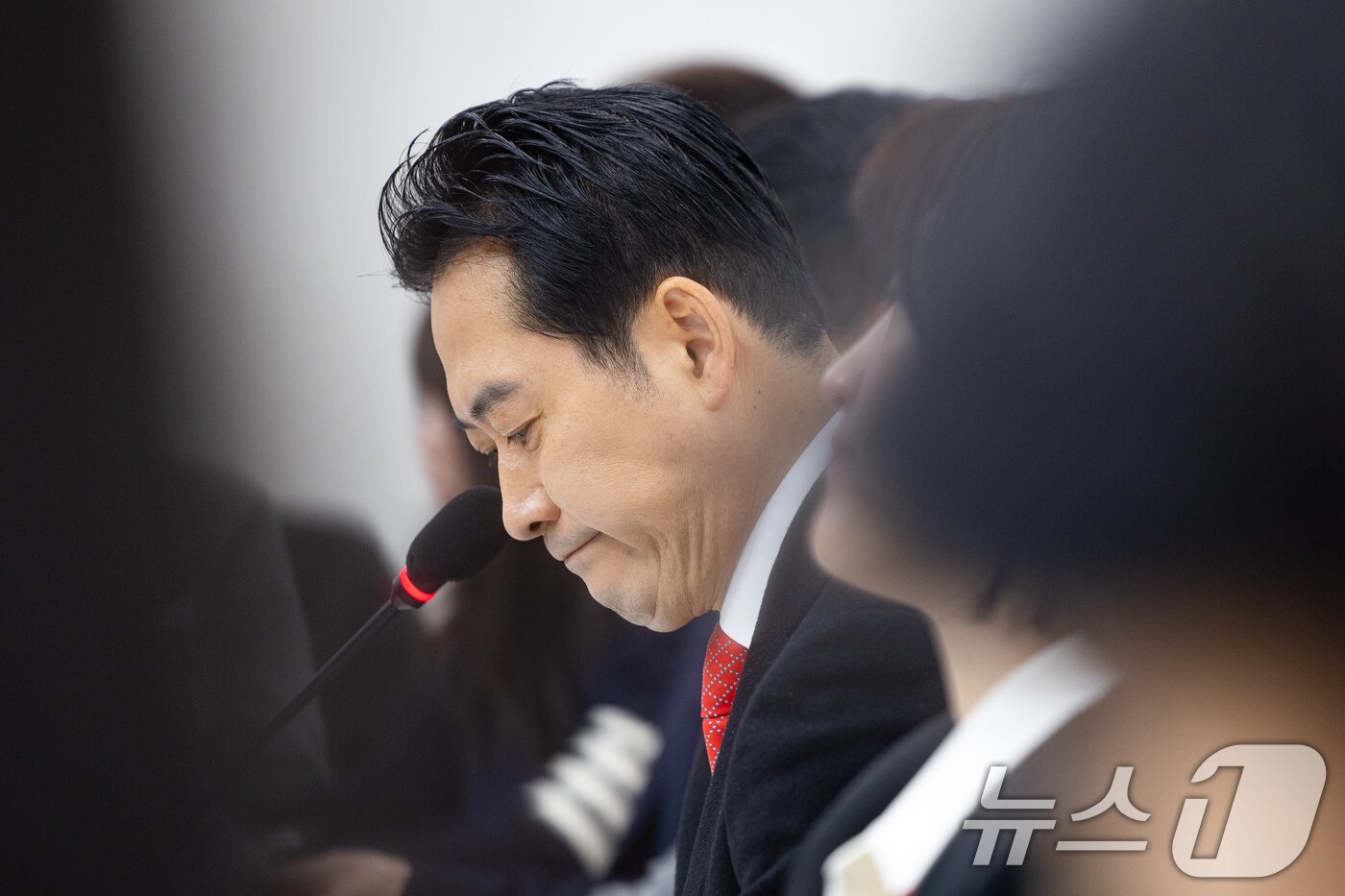 본문 이미지 - 장동혁 국민의힘 대표가 28일 서울 여의도 국회에서 열린 현안 기자간담회에서 모두 발언을 하고 있다. 2025.12.28/뉴스1 ⓒ News1 유승관 기자