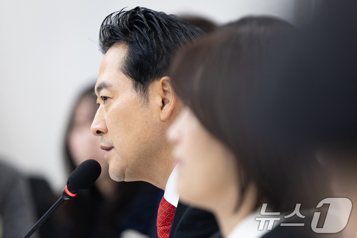 본문 이미지 - 장동혁 국민의힘 대표가 28일 서울 여의도 국회에서 열린 현안 기자간담회에서 모두 발언을 하고 있다. 2025.12.28/뉴스1 ⓒ News1 유승관 기자