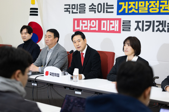 주말 취재진 만난 장동혁 대표