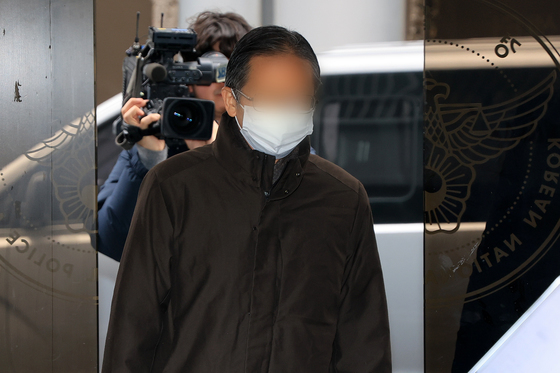 경찰 출석하는 통일교 부산·울산 전 지회장