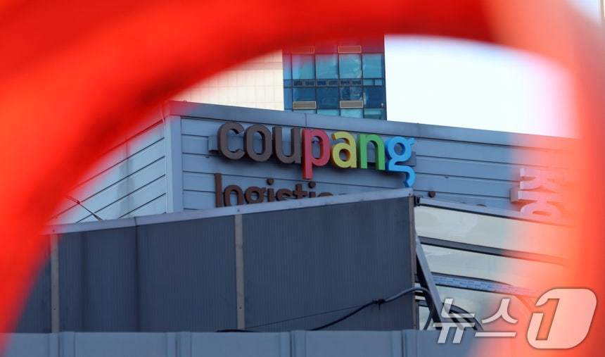 본문 이미지 - 서울 중구 쿠팡 물류센터 모습. 2025.12.25/뉴스1 ⓒ News1 김명섭 기자