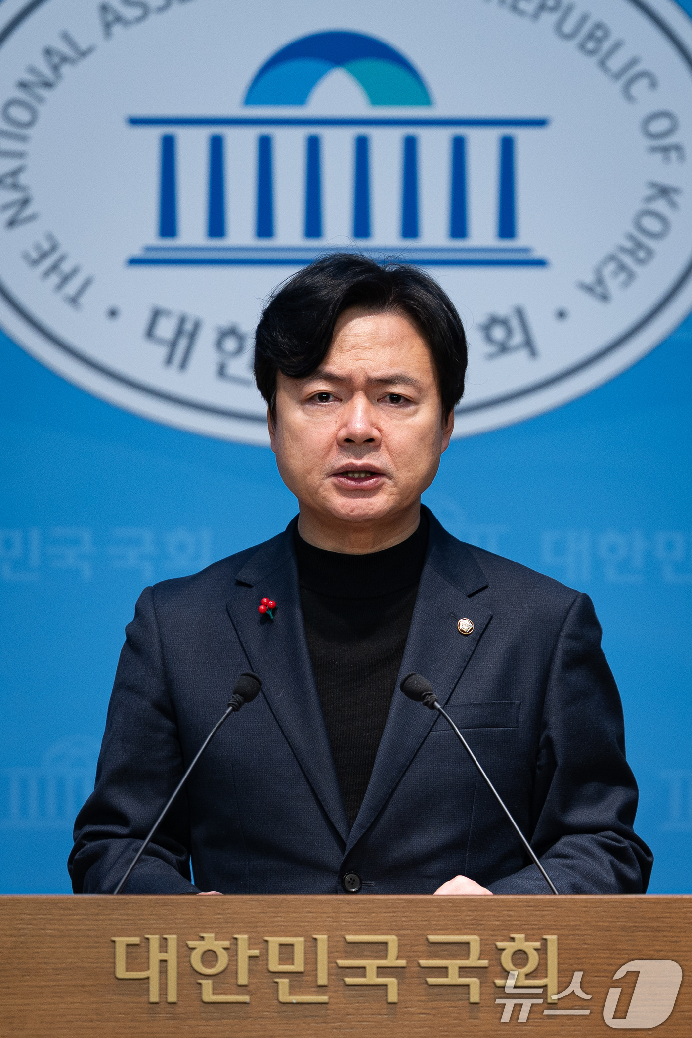 (서울=뉴스1) 유승관 기자 = 김현정 더불어민주당 원내대변인이 28일 서울 여의도 국회 소통관에서 통일교 특검 관련 등 현안 브리핑을 하고 있다. 2025.12.28/뉴스1