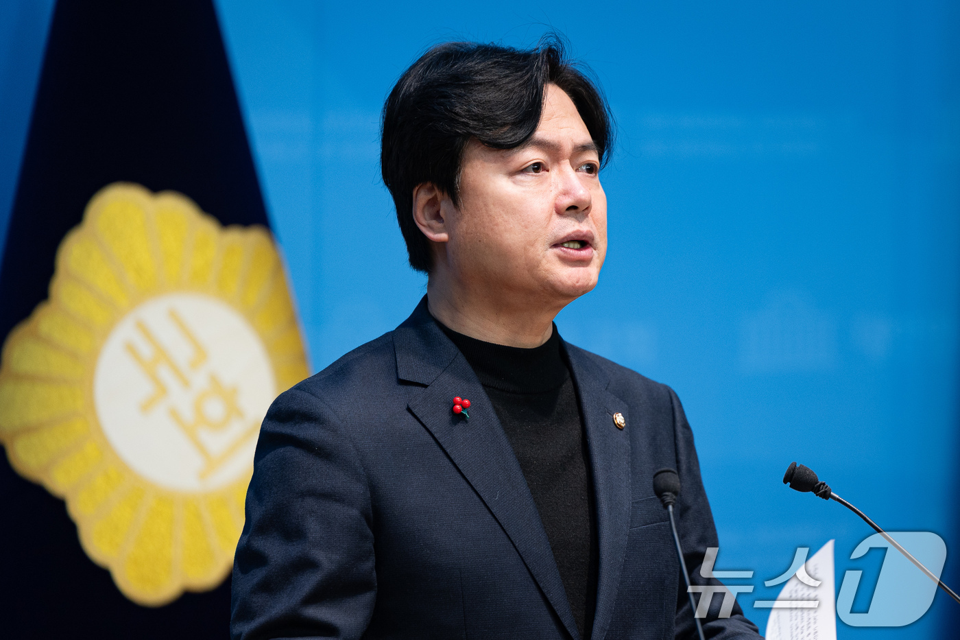 (서울=뉴스1) 유승관 기자 = 김현정 더불어민주당 원내대변인이 28일 서울 여의도 국회 소통관에서 통일교 특검 관련 등 현안 브리핑을 하고 있다. 2025.12.28/뉴스1