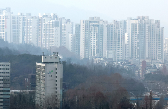 서울 아파트 평균 매매가 15억·중위가격 11억…'사상 최고'