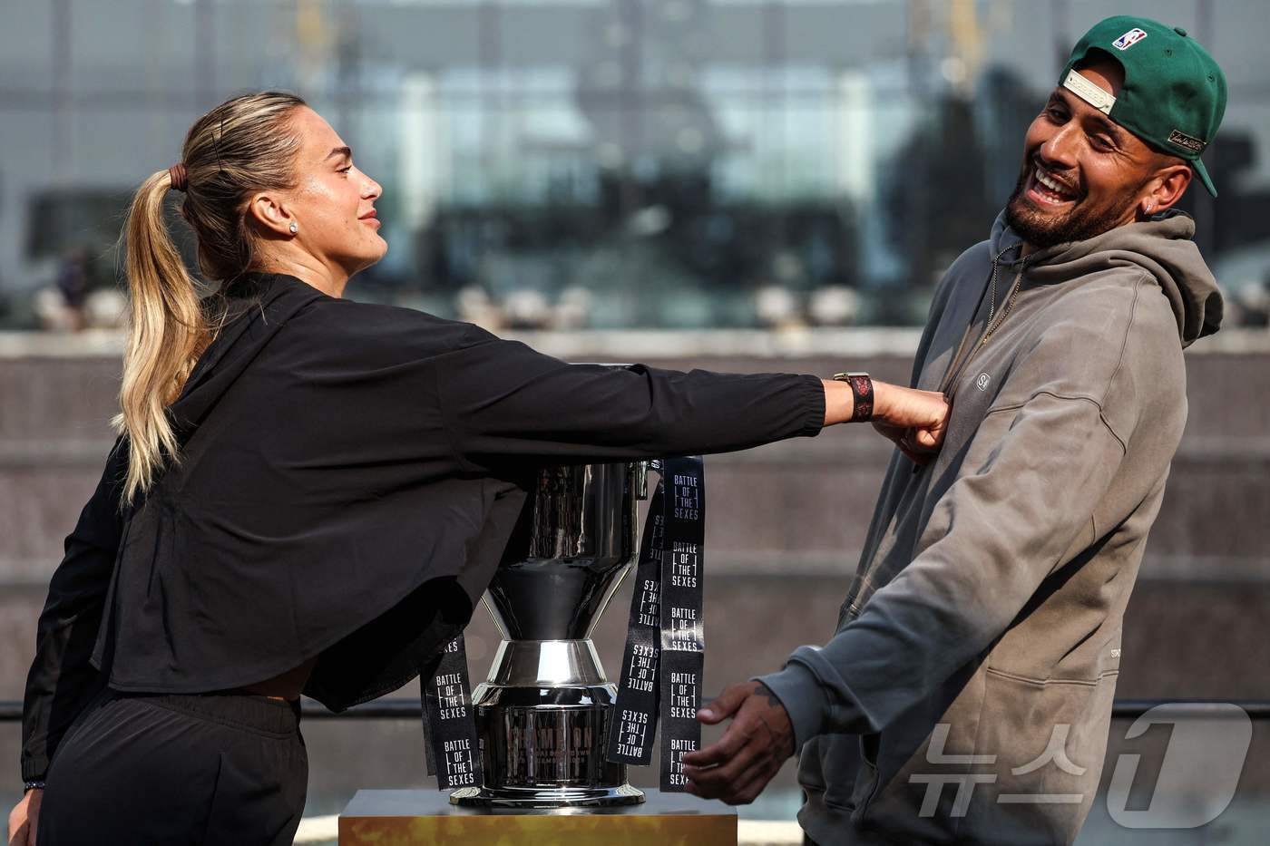 본문 이미지 - 사발렌카와 키리오스. ⓒ AFP=뉴스1