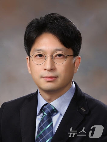 (서울=뉴스1) 허경 기자 = 이재명 대통령이 28일 국토교통부 제2차관에 홍지선 남양주시 부시장을 임명했다. (대통령실 제공. 재판매 및 DB 금지) 2025.12.28/뉴스1