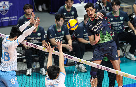 아라우조 '빈틈으로'