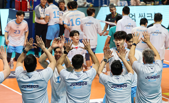 대한항공, 선두 질주