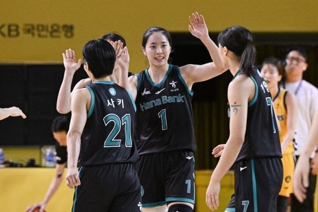 '정현 3점슛 5방' 하나은행, KB 제압…시즌 10승 고지 선착