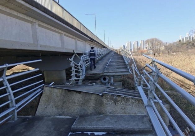 광주 서구 광신대교 보행교 붕괴…인명피해는 없어