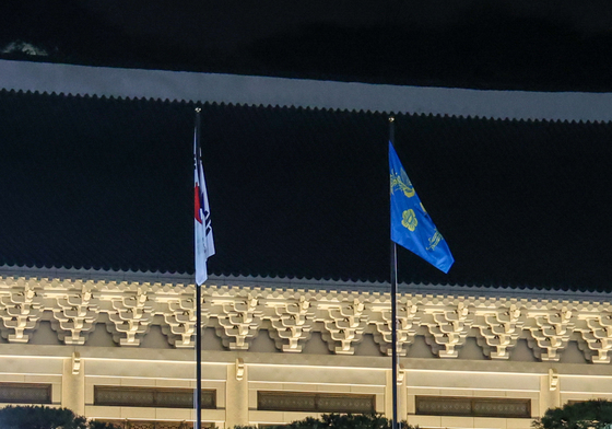 봉황기 게양으로 '청와대 시대' 재개