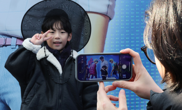 '케데헌' 열풍에 갓·두루마기 관심↑…최휘영 장관 "한복 세계화 박차"