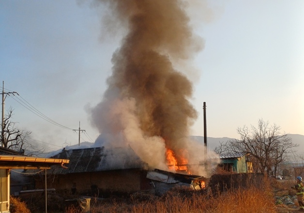 경북 의성·포항 주택·창고에 불…인명 피해 없어
