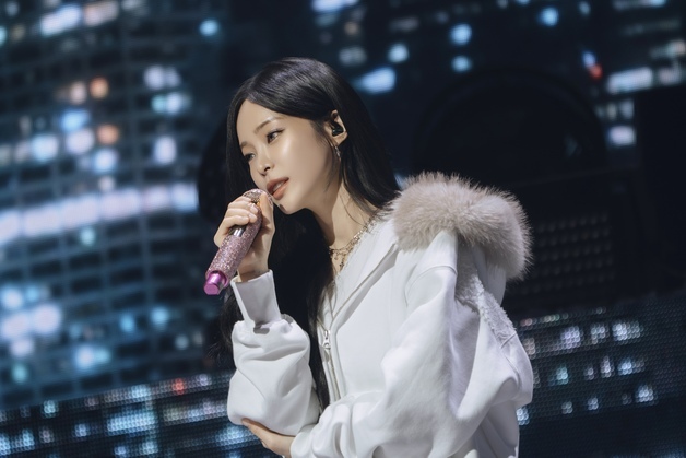 헤이즈, 2년 만의 연말 콘서트 성료…신곡 무대도 깜짝 공개