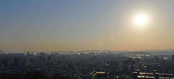 아침 해 떠오르는 포항철강공단