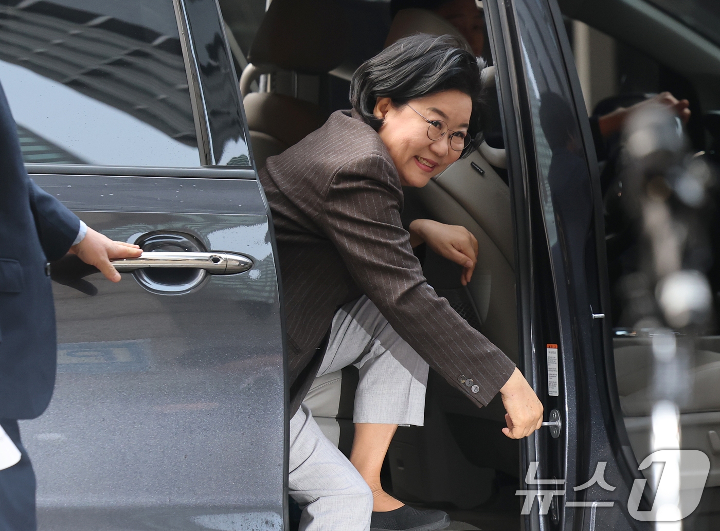 (서울=뉴스1) 오대일 기자 = 초대 기획예산처 장관 후보자로 지명된 이혜훈 전 국민의힘 의원이 29일 오전 서울 중구 예금보험공사에 마련된 인사청문회 준비 사무실로 첫 출근하고 …