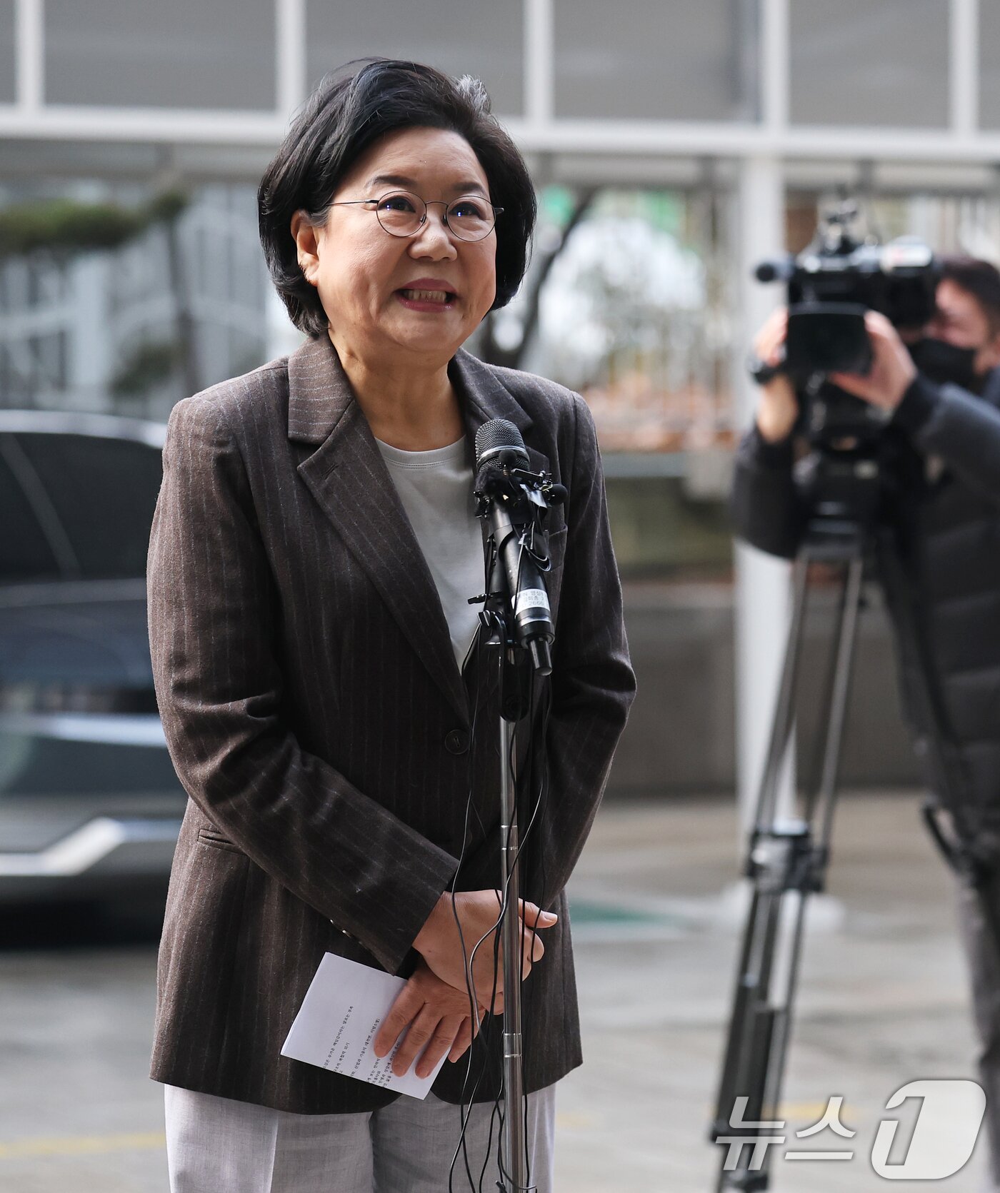 본문 이미지 - 초대 기획예산처 장관 후보자로 지명된 이혜훈 전 국민의힘 의원이 29일 오전 서울 중구 예금보험공사에 마련된 인사청문회 준비 사무실로 첫 출근하며 소감을 밝히고 있다. 2025.12.29/뉴스1 ⓒ News1 오대일 기자