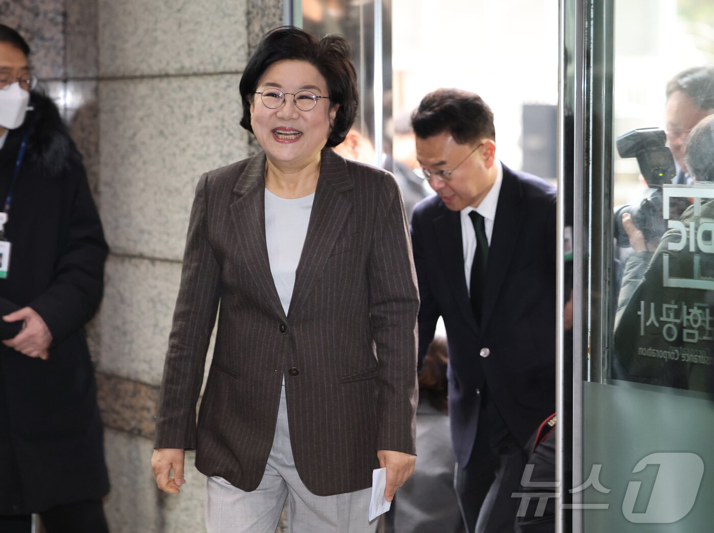 본문 이미지 - 이혜훈 기획예산처 장관 후보자가 29일 오전 서울 중구 예금보험공사 본사에 마련된 인사청문회 사무실로 웃으며 출근하고 있다. (공동취재) 2025.12.29/뉴스1 ⓒ News1 오대일 기자