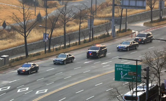 청와대로 향하는 이재명 대통령 차량