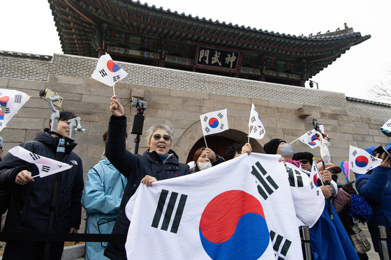 이재명 대통령 청와대 첫 출근 응원하는 지지자들