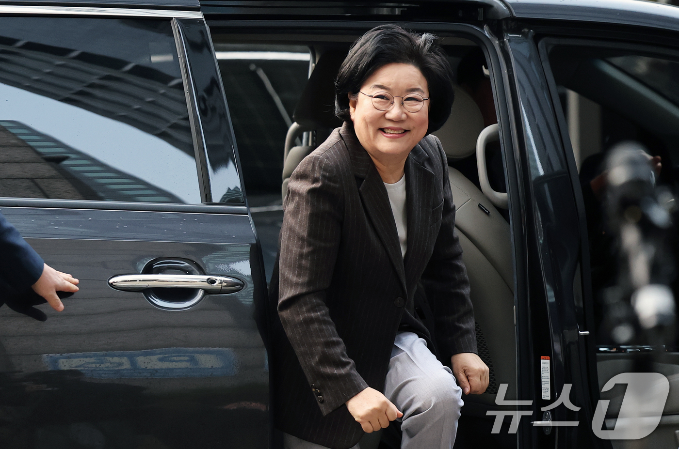 (서울=뉴스1) 오대일 기자 = 초대 기획예산처 장관 후보자로 지명된 이혜훈 전 국민의힘 의원이 29일 오전 서울 중구 예금보험공사에 마련된 인사청문회 준비 사무실로 첫 출근하고 …