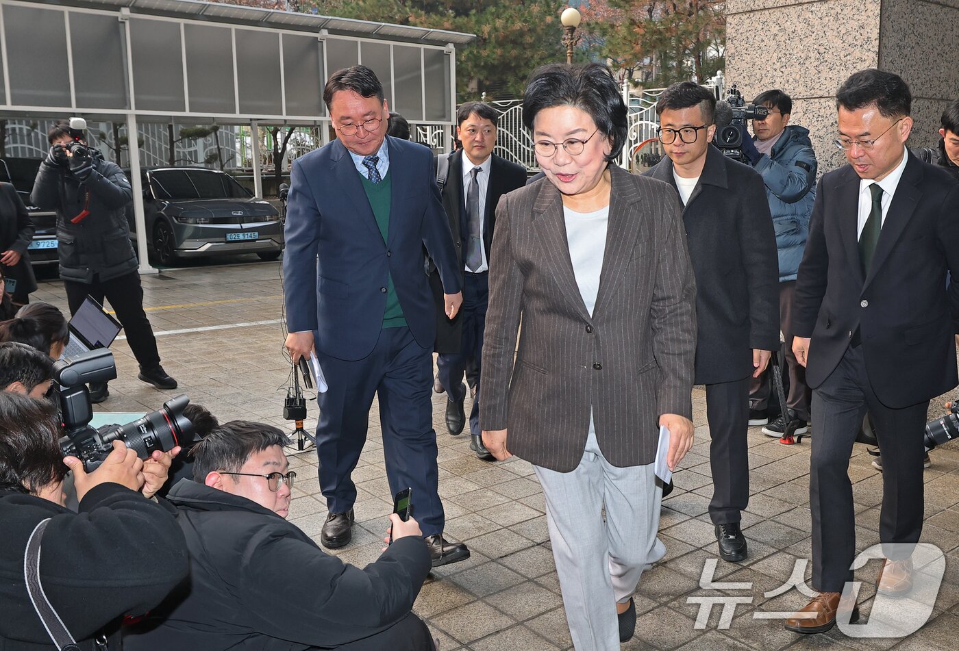 본문 이미지 - 초대 기획예산처 장관 후보자로 지명된 이혜훈 전 국민의힘 의원이 29일 오전 서울 중구 예금보험공사에 마련된 인사청문회 준비 사무실로 첫 출근하고 있다. ⓒ News1 오대일 기자