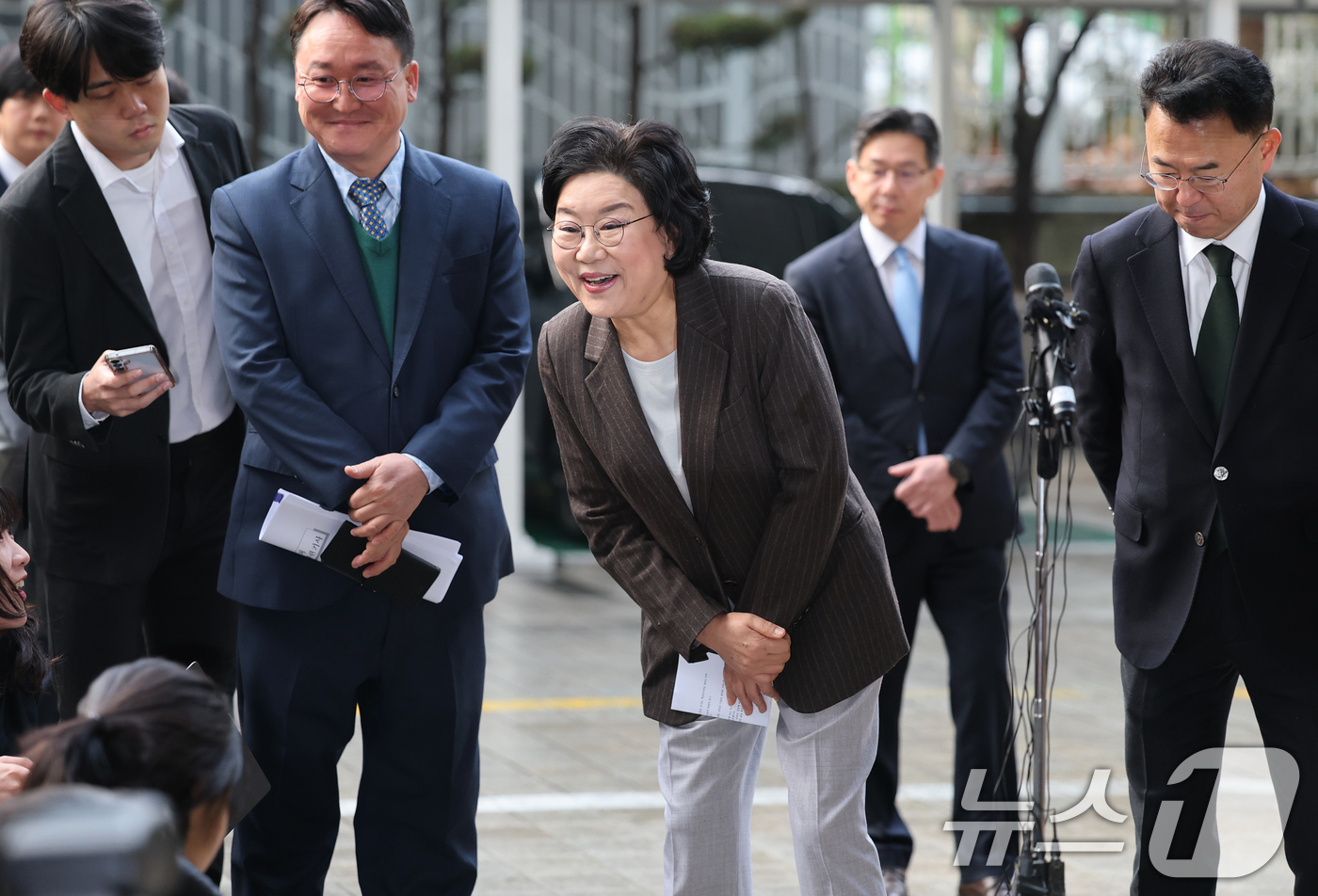 (서울=뉴스1) 오대일 기자 = 초대 기획예산처 장관 후보자로 지명된 이혜훈 전 국민의힘 의원이 29일 오전 서울 중구 예금보험공사에 마련된 인사청문회 준비 사무실로 첫 출근하며 …