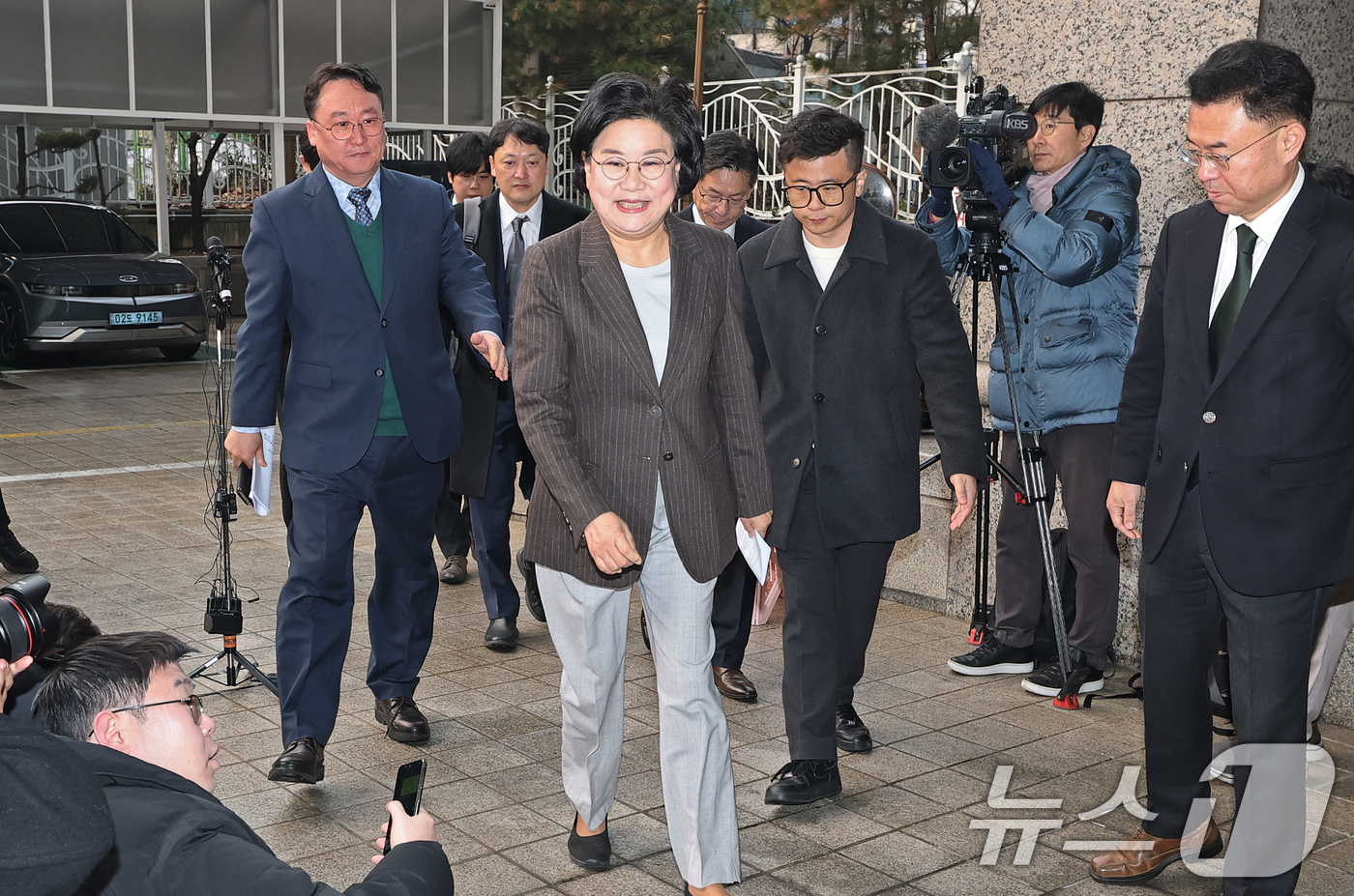 (서울=뉴스1) 오대일 기자 = 초대 기획예산처 장관 후보자로 지명된 이혜훈 전 국민의힘 의원이 29일 오전 서울 중구 예금보험공사에 마련된 인사청문회 준비 사무실로 첫 출근하고 …