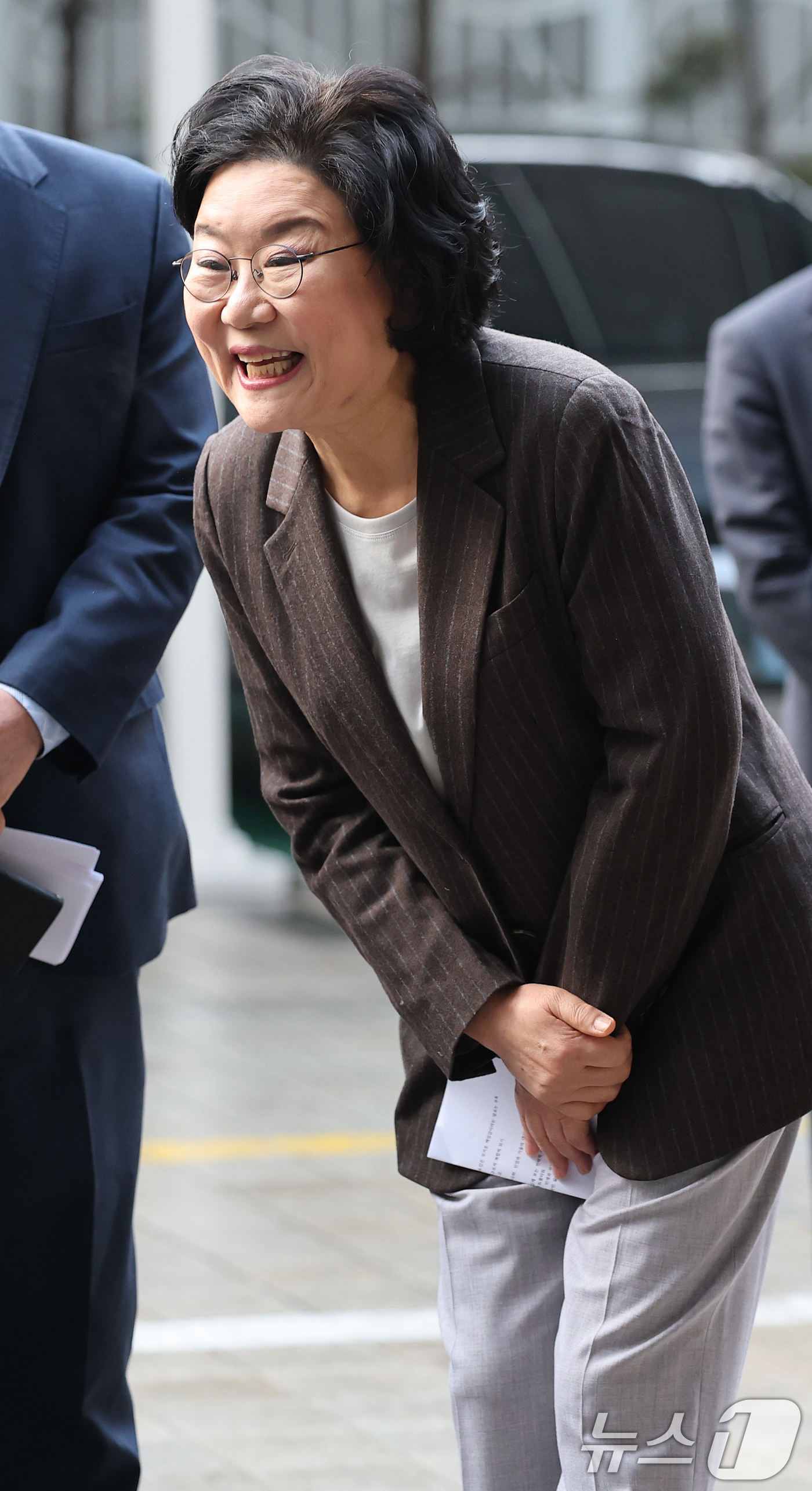 (서울=뉴스1) 오대일 기자 = 초대 기획예산처 장관 후보자로 지명된 이혜훈 전 국민의힘 의원이 29일 오전 서울 중구 예금보험공사에 마련된 인사청문회 준비 사무실로 첫 출근하며 …