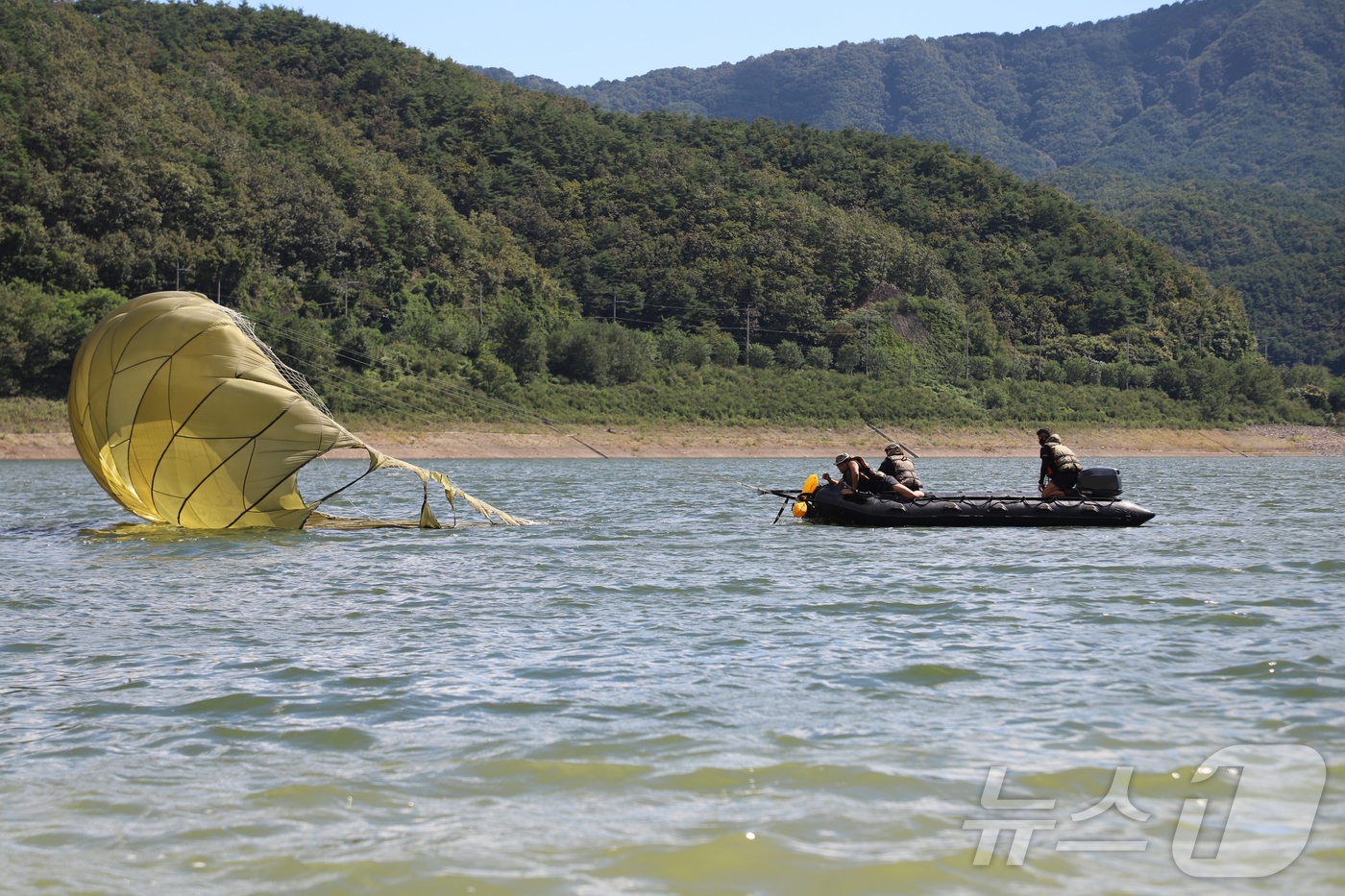 (서울=뉴스1) = 합동참모본부가 지난 8월 '을지 자유의 방패(UFS)' 연습 기간 예정했다 연기한 연합 야외기동훈련 22건을 모두 시행했다고 29일 밝혔다. 사진은 지난 9월 …