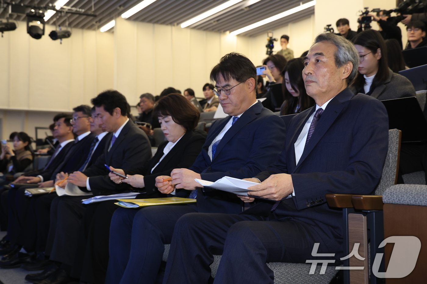 (서울=뉴스1) 박정호 기자 = 김건희와 명태균·건진법사 관련 국정농단 및 불법 선거 개입 사건 등 진상규명을 위한 특별검사팀 민중기 특별검사가 29일 오전 서울 종로구 KT광화문 …