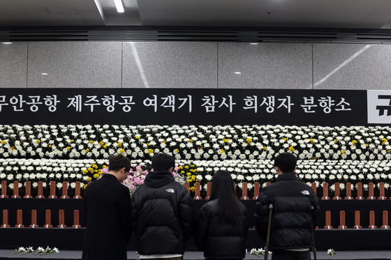 12·29 여객기 참사 1주기 추모식 엄수…李 대통령 "깊은 사죄"