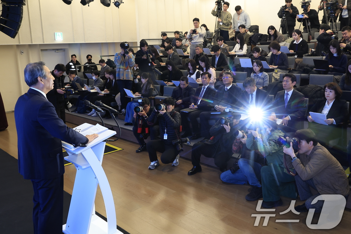 (서울=뉴스1) 박정호 기자 = 김건희와 명태균·건진법사 관련 국정농단 및 불법 선거 개입 사건 등 진상규명을 위한 특별검사팀 민중기 특별검사가 29일 오전 서울 종로구 KT광화문 …