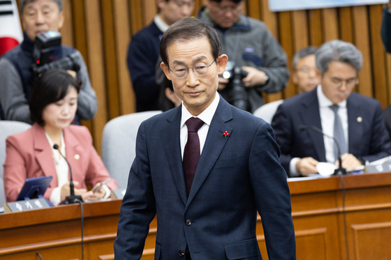 자리 향하는 김호철 감사원장 후보자