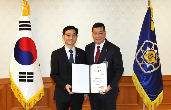 윤창렬 국무조정실장, 충청남도 공주시 청년친화도시 지정서 수여