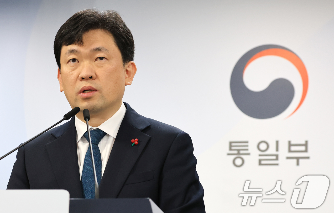 (서울=뉴스1) 임세영 기자 = 윤민호 통일부 대변인이 29일 서울 종로구 정부서울청사에서 정례 브리핑을 하고 있다.  2025.12.29/뉴스1