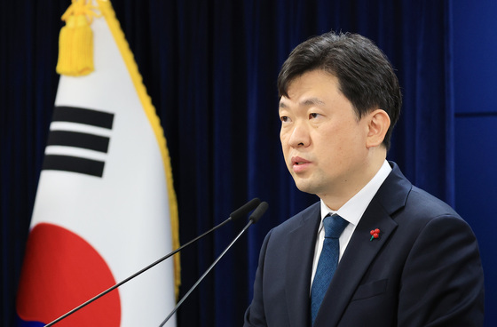 정례브리핑하는 윤민호 통일부 대변인