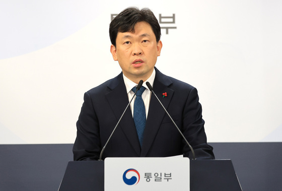 정례브리핑하는 윤민호 통일부 대변인